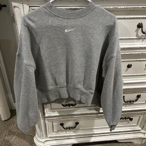 Nike Women's Heather Gray Crew Neck Sweatshirt small